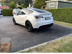 Vit Begagnad 2023 Tesla Model Y Long Range AWD SUV | 412 000 kr (Marknadspris)