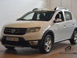 Vit Begagnad 2014 Dacia Sandero Stepway Halvkombi | 64 900 kr (Marknadspris)
