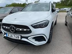 Digitalvit metallic Begagnad 2024 Mercedes GLA250 SUV | 489 000 kr