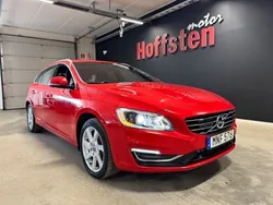 Röd Begagnad 2014 Volvo V60 Summum Kombi | 139 900 kr (Marknadspris)