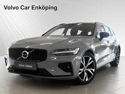 Grå Begagnad 2023 Volvo V60 Plus Kombi | 384 900 kr (Marknadspris)