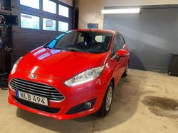 Röd Begagnad 2014 Ford Fiesta Titanium Halvkombi | 79 900 kr (Lite dyr)
