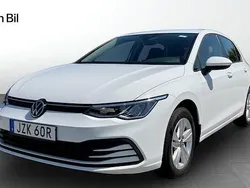 Vit Begagnad 2022 VW Golf VIII Life Kombi | 219 900 kr (Marknadspris)