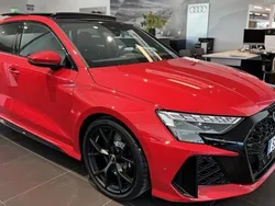 Röd Ny 2025 Audi RS3 Sportback Halvkombi | 799 900 kr (Bra pris)