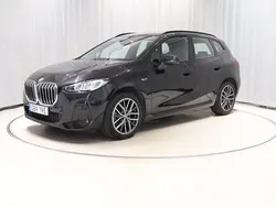 Svart Begagnad 2022 BMW 225 Active Tourer M Sport Minibuss | 339 800 kr (Marknadspris)
