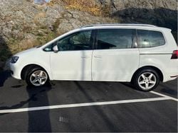 Vit Begagnad 2017 VW Sharan Minibuss | 125 000 kr (Bra pris)