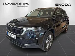 Svart (black magic metallic) Begagnad 2023 Skoda Karoq Style SUV | 339 000 kr (Marknadspris)