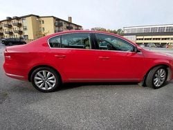 Röd Begagnad 2011 VW Passat Sedan | 54 000 kr (Superpris)