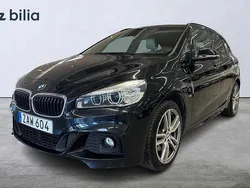 Svart Begagnad 2017 BMW 225 Active Tourer M Sport Minibuss | 184 900 kr (Marknadspris)