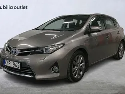 Brun Begagnad 2013 Toyota Auris Hybrid Executive Halvkombi | 144 000 kr