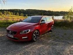 Röd Begagnad 2015 Volvo V60 R-Design Kombi | 129 000 kr (Bra pris)