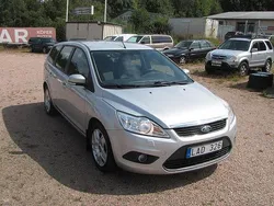 Grå Begagnad 2010 Ford Focus Platinum Kombi | 39 000 kr (Marknadspris)
