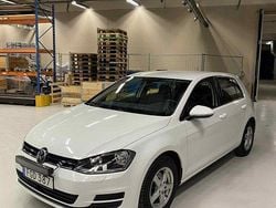 Vit Begagnad 2015 VW Golf VII Halvkombi | 110 000 kr (Marknadspris)