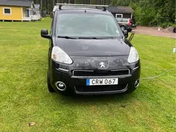 Svart Begagnad 2014 Peugeot Partner Minibuss | 50 000 kr (Marknadspris)