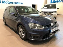 Mörkblå (blå) Begagnad 2016 VW Golf VII R-line Halvkombi | 139 900 kr (Marknadspris)