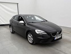 Svart Begagnad 2017 Volvo V40 R-Design Kombi | 175 000 kr (Marknadspris)