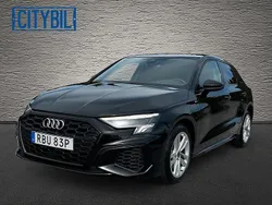 Svart Begagnad 2023 Audi A3 Sportback e-tron S-Line Sedan | 354 900 kr (Marknadspris)