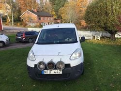 Vit Begagnad 2012 Peugeot Partner Van | 28 000 kr (Marknadspris)