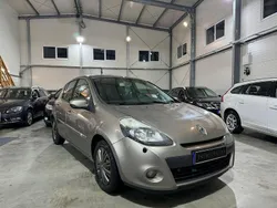 Ljusbrun Begagnad 2011 Renault Clio R.S. Halvkombi | 39 900 kr (Marknadspris)