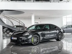 Grå Begagnad 2018 Porsche Panamera 4 Sedan | 609 000 kr (Marknadspris)