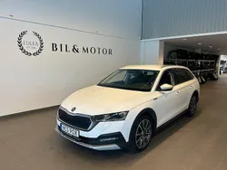 Vit Begagnad 2022 Skoda Octavia Scout Kombi | 309 900 kr (Dyr)