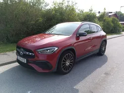 Röd Begagnad 2021 Mercedes GLA200 AMG SUV | 330 000 kr (Marknadspris)