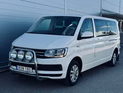 Vit Begagnad 2017 VW Caravelle Comfortline Minibuss | 299 900 kr (Marknadspris)