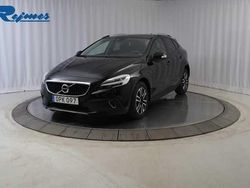 Svart Begagnad 2018 Volvo V40 CC Kombi | 204 800 kr (Marknadspris)