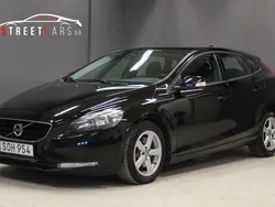 Svart Begagnad 2016 Volvo V40 Kombi | 109 900 kr (Marknadspris)