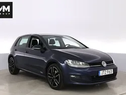 Mörkblå Begagnad 2015 VW Golf VII Halvkombi | 119 000 kr (Marknadspris)