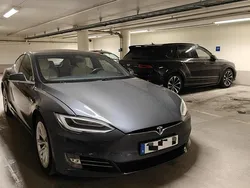 Grå Begagnad 2019 Tesla Model S Standard Range Sedan | 299 000 kr (Marknadspris)