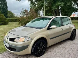 Grå Begagnad 2007 Renault Mégane II Halvkombi | 16 000 kr (Marknadspris)