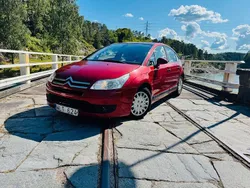 Ljusröd (röd) Begagnad 2005 Citroën C4 Halvkombi | 19 900 kr