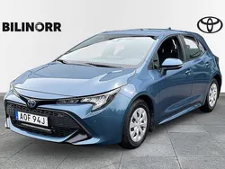 Blå Begagnad 2022 Toyota Corolla Hybrid Life Halvkombi | 229 900 kr (Marknadspris)