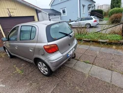 Grå Begagnad 2004 Toyota Yaris Halvkombi | 24 000 kr (Marknadspris)