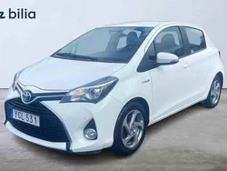 Vit Begagnad 2016 Toyota Yaris Hybrid Halvkombi | 159 900 kr (Lite dyr)