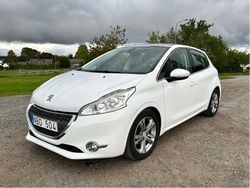 Vit Begagnad 2012 Peugeot 208 Halvkombi | 50 000 kr (Marknadspris)