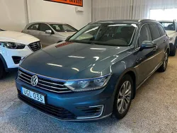 Blå Begagnad 2016 VW Passat GTE Kombi | 117 500 kr (Marknadspris)