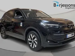 Svart Ny 2025 VW Tiguan Life SUV | 534 900 kr (Marknadspris)