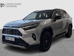 Grå Begagnad 2023 Toyota RAV4 Hybrid Style SUV | 439 900 kr (Marknadspris)