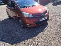 Röd Begagnad 2011 Toyota Yaris Multidrive S Halvkombi | 110 000 kr (Dyr)