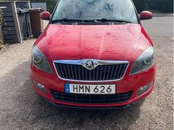 Röd Begagnad 2015 Skoda Fabia Ambiente Halvkombi | 59 900 kr (Marknadspris)