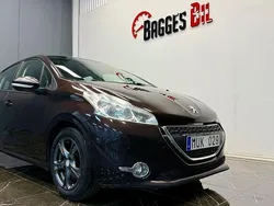 Svart Begagnad 2012 Peugeot 208 Halvkombi | 44 900 kr (Marknadspris)