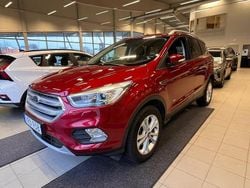 Röd Begagnad 2017 Ford Kuga Titanium SUV | 179 000 kr (Marknadspris)