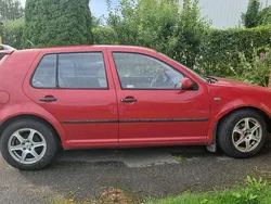 Röd Begagnad 2000 VW Golf IV Basis Halvkombi | 13 000 kr (Marknadspris)