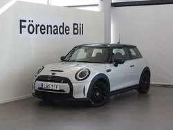 Silver (vit silver metallic) Begagnad 2022 Mini Cooper SE Halvkombi | 229 000 kr (Marknadspris)