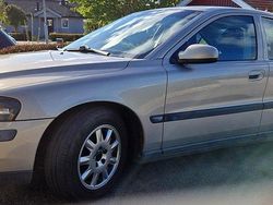 Brun Begagnad 2001 Volvo S60 Sedan | 16 000 kr (Marknadspris)