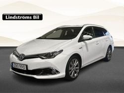 Vit Begagnad 2017 Toyota Auris Touring Sports Executive Kombi | 169 900 kr (Marknadspris)