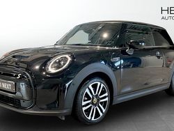 Svart (black) Begagnad 2022 Mini Cooper SE Halvkombi | 238 700 kr (Marknadspris)