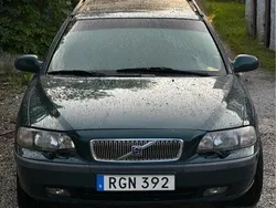 Grön Begagnad 2000 Volvo V70 Kombi | 42 000 kr